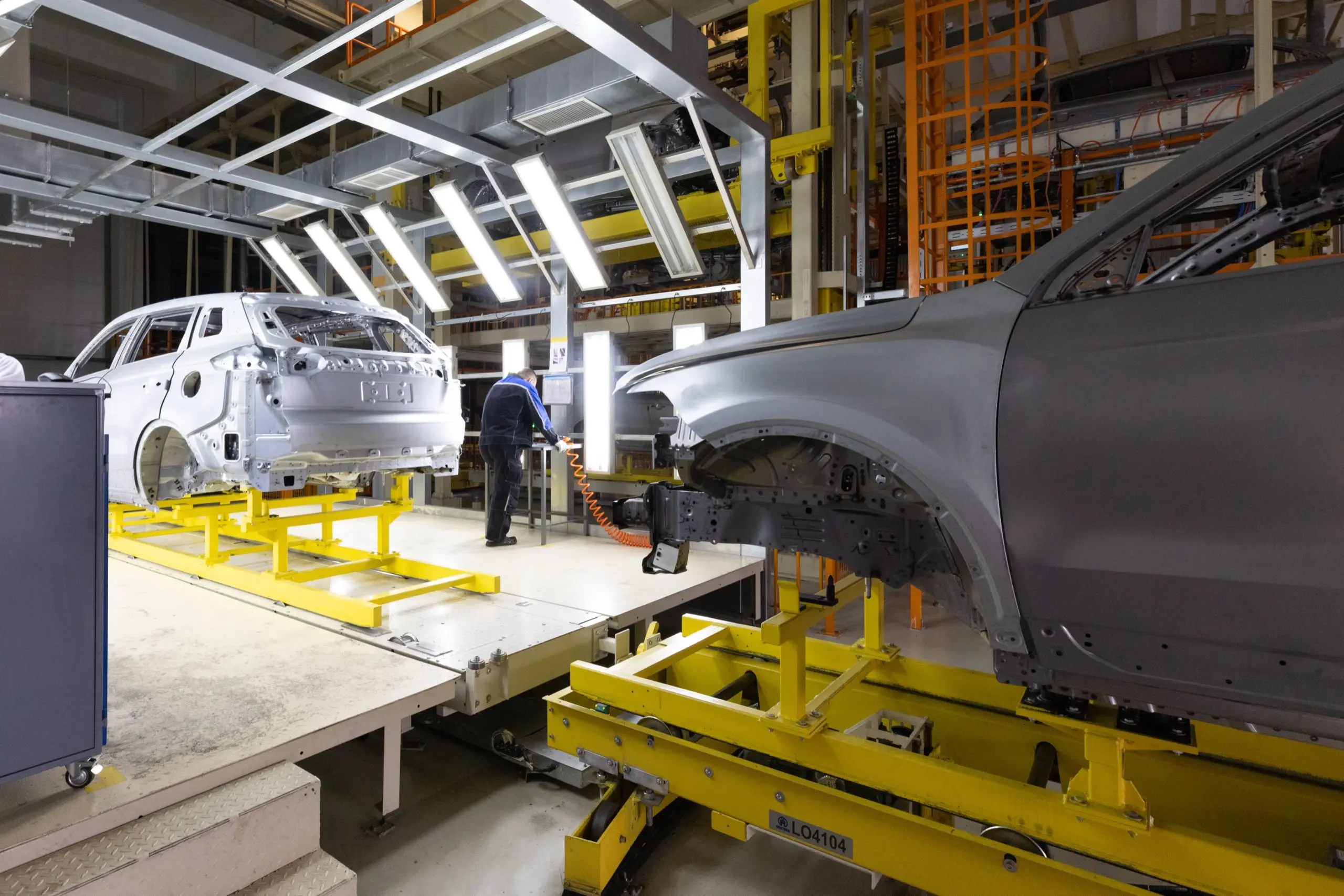 Fahrzeugkarosserien in einer industriellen Fertigungsstraße